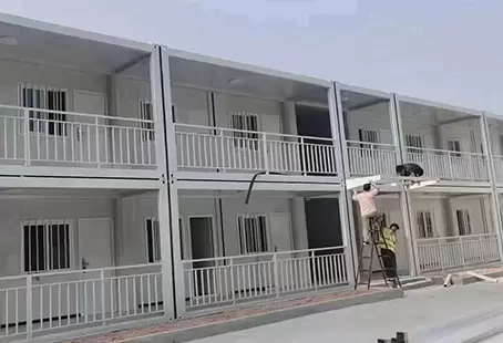 從普通到驚人：我們如何利用40個模組化貨櫃單元在澳洲打造豪華生態度假村